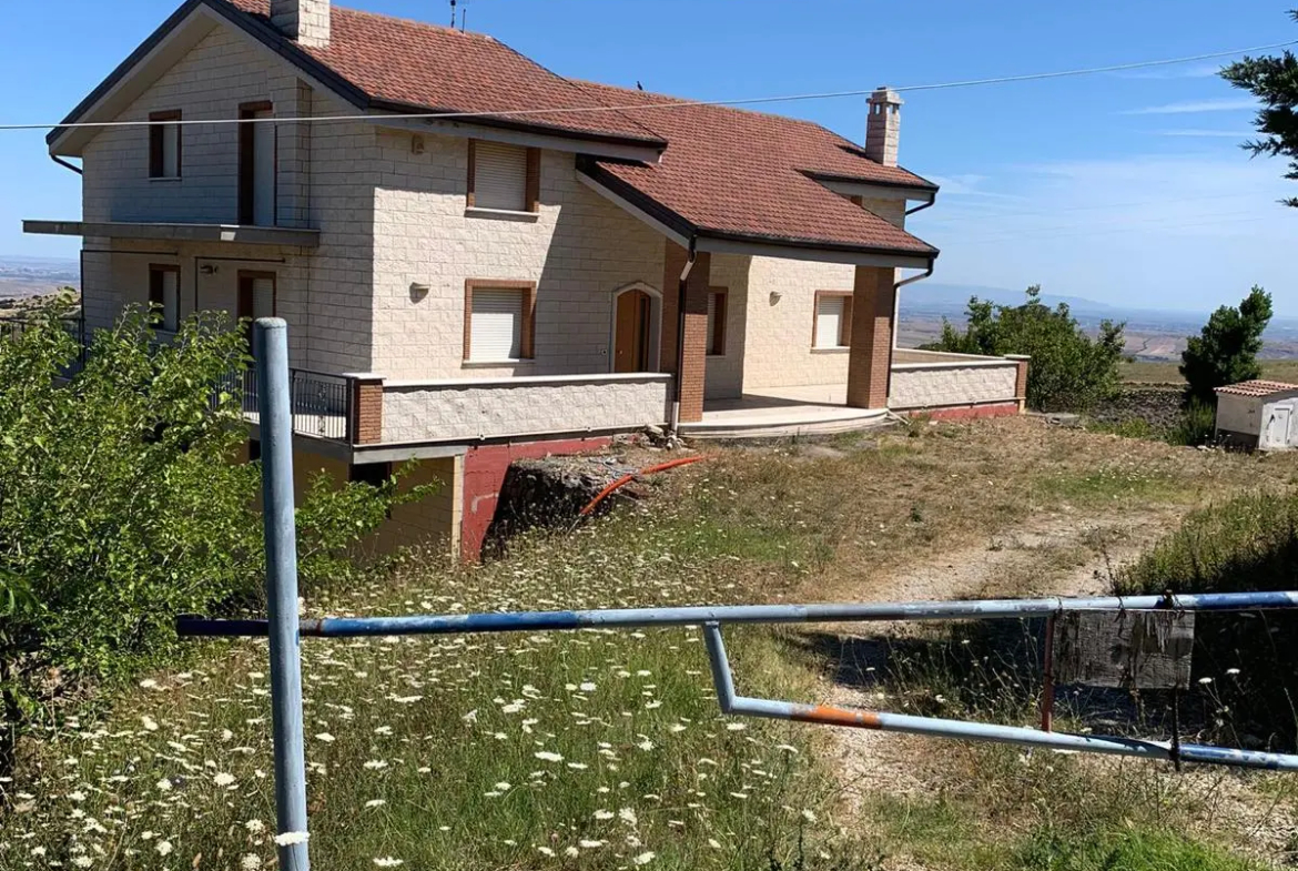 Excellent 3 Bed House For Sale in Orsara Di Puglia Italy