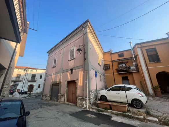 Excellent 8 Bed House For Sale in Forino Campania Italy.