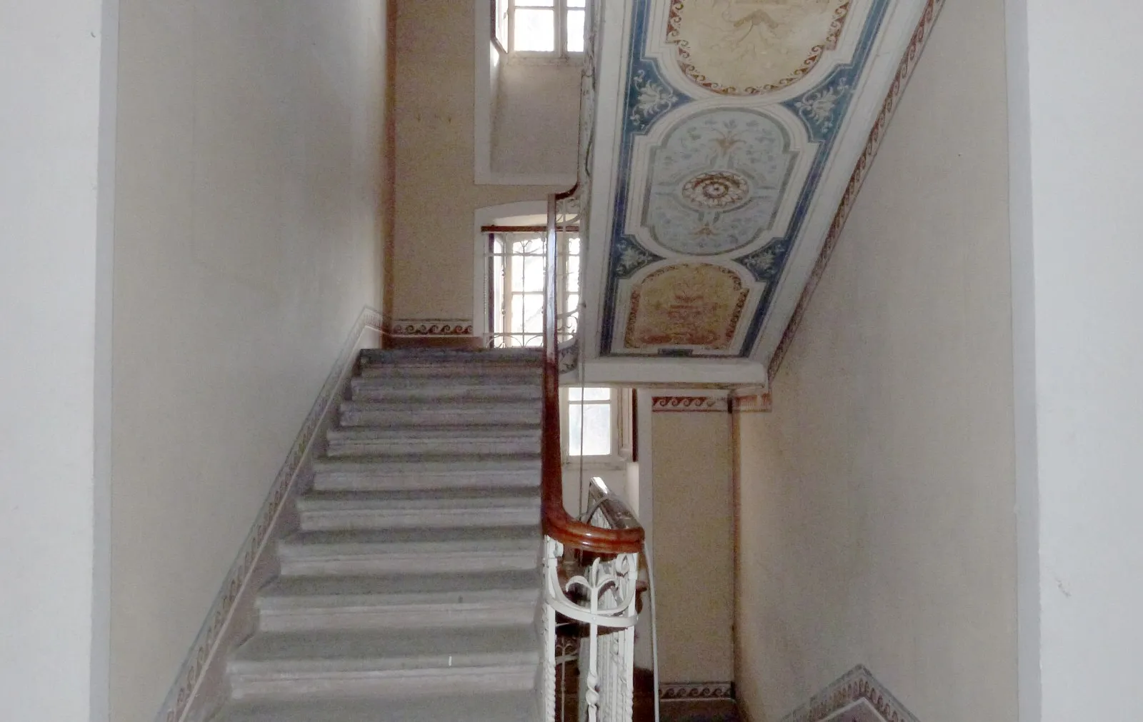 Excellent 12 Bed Villa For Sale in Rivalba Turin Italy