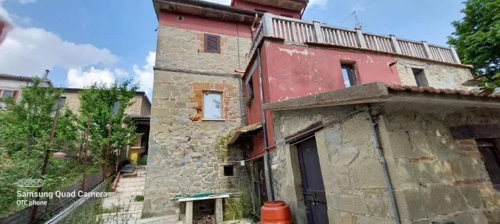 Excellent 5 Bed Country House For Sale In Roccafluvione Italy