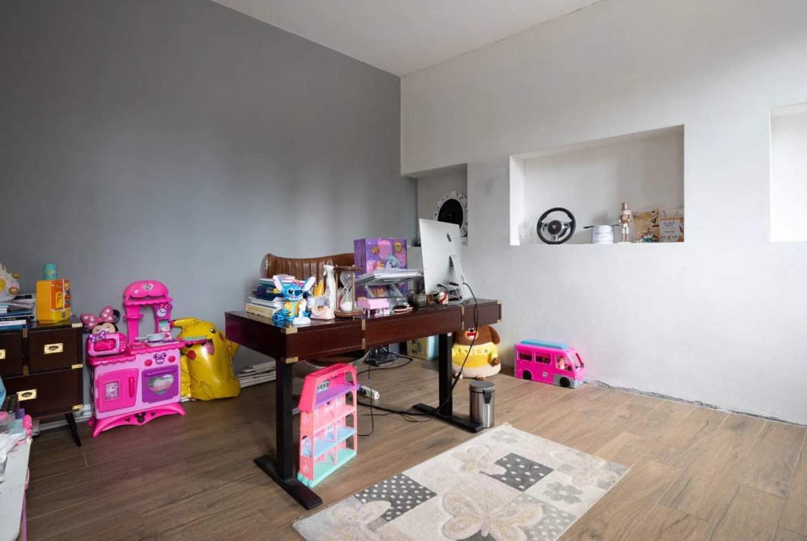 Excellent 4 Bed House for Sale In Fino Mornasco Lake Como Italy