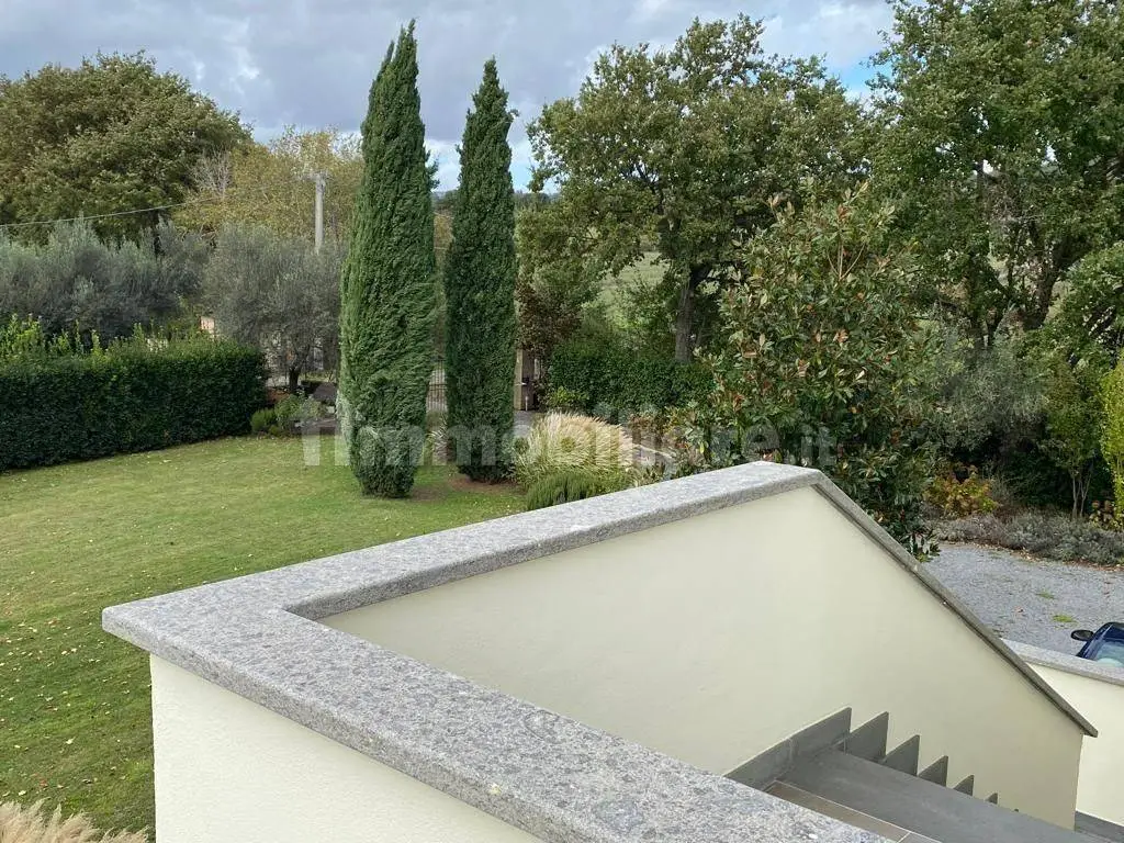 Luxury 6 Bed Villa For Sale in San Lorenzo Nuovo Italy