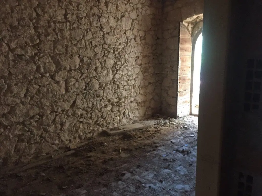 3 Bed Terraced house For Renovation For Sale In Vallespecara Italy