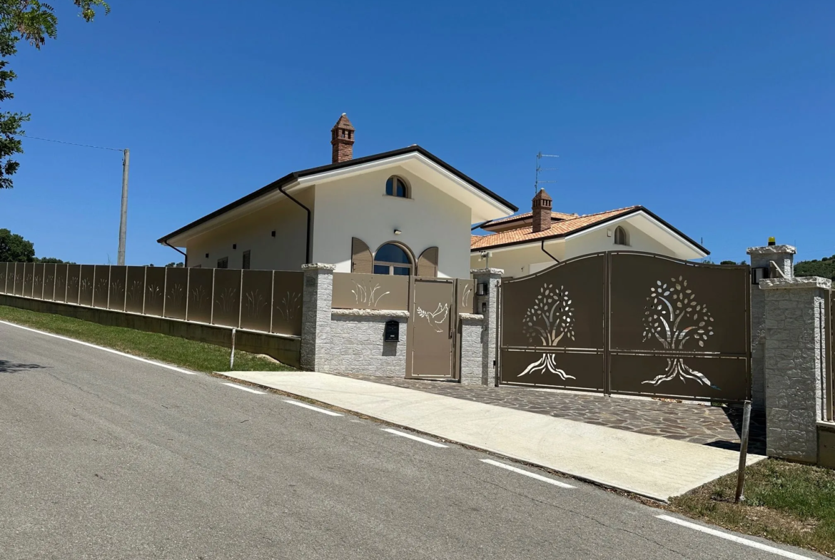 Luxury 5 Bed Villa for Sale In Tortoreto Italy