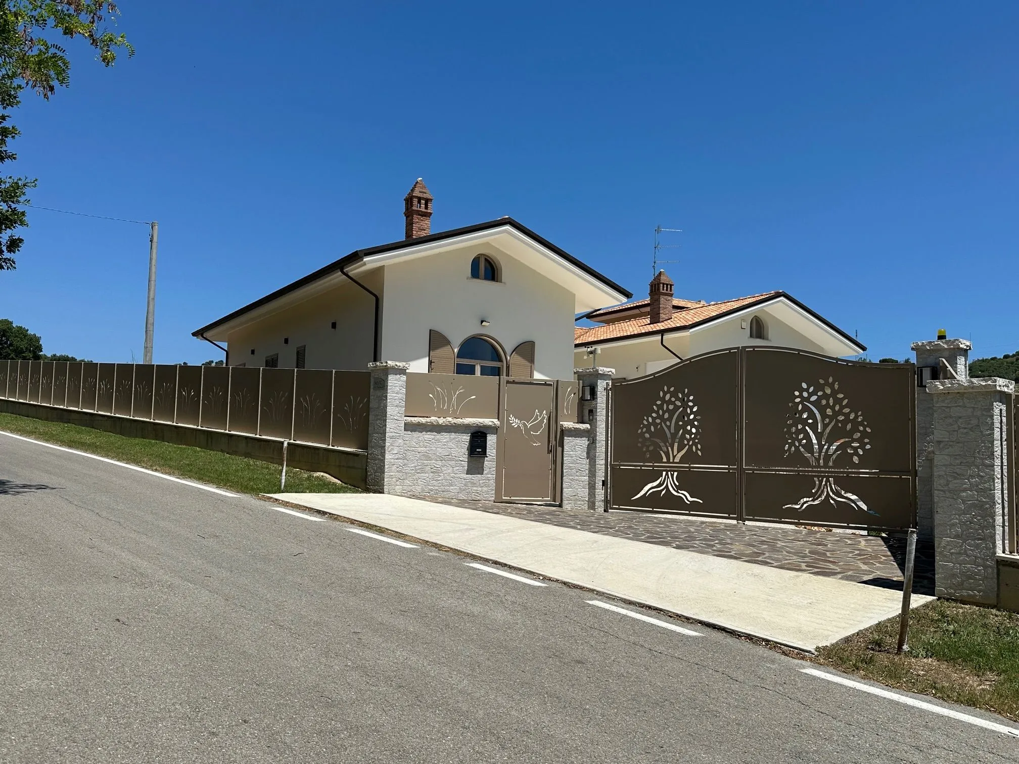Luxury 5 Bed Villa for Sale In Tortoreto Italy