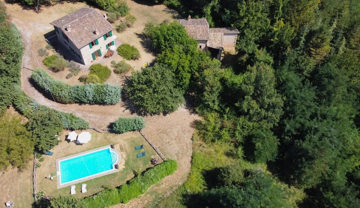 Excellent 6 Bed Stone Villa & Cottage for Sale In Amandola Italy