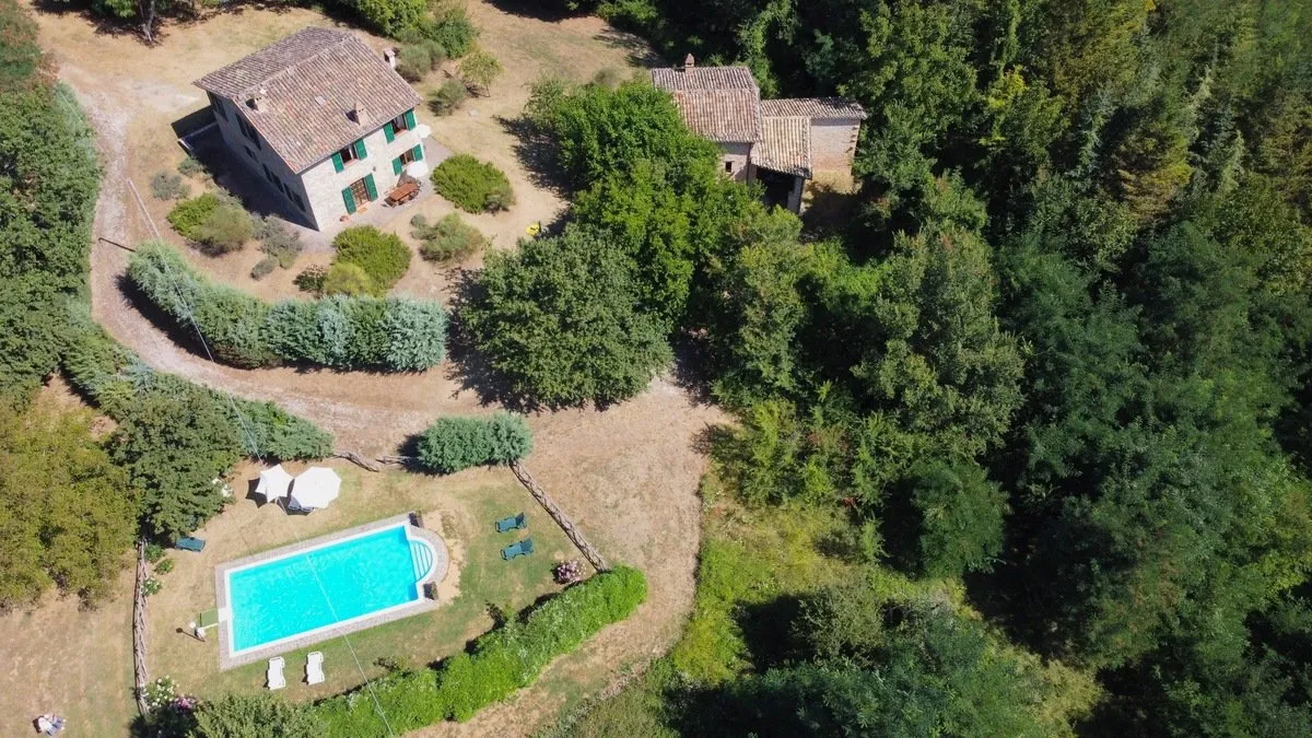 Excellent 6 Bed Stone Villa & Cottage for Sale In Amandola Italy