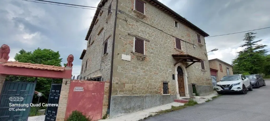 Excellent 5 Bed Country House For Sale In Roccafluvione Italy