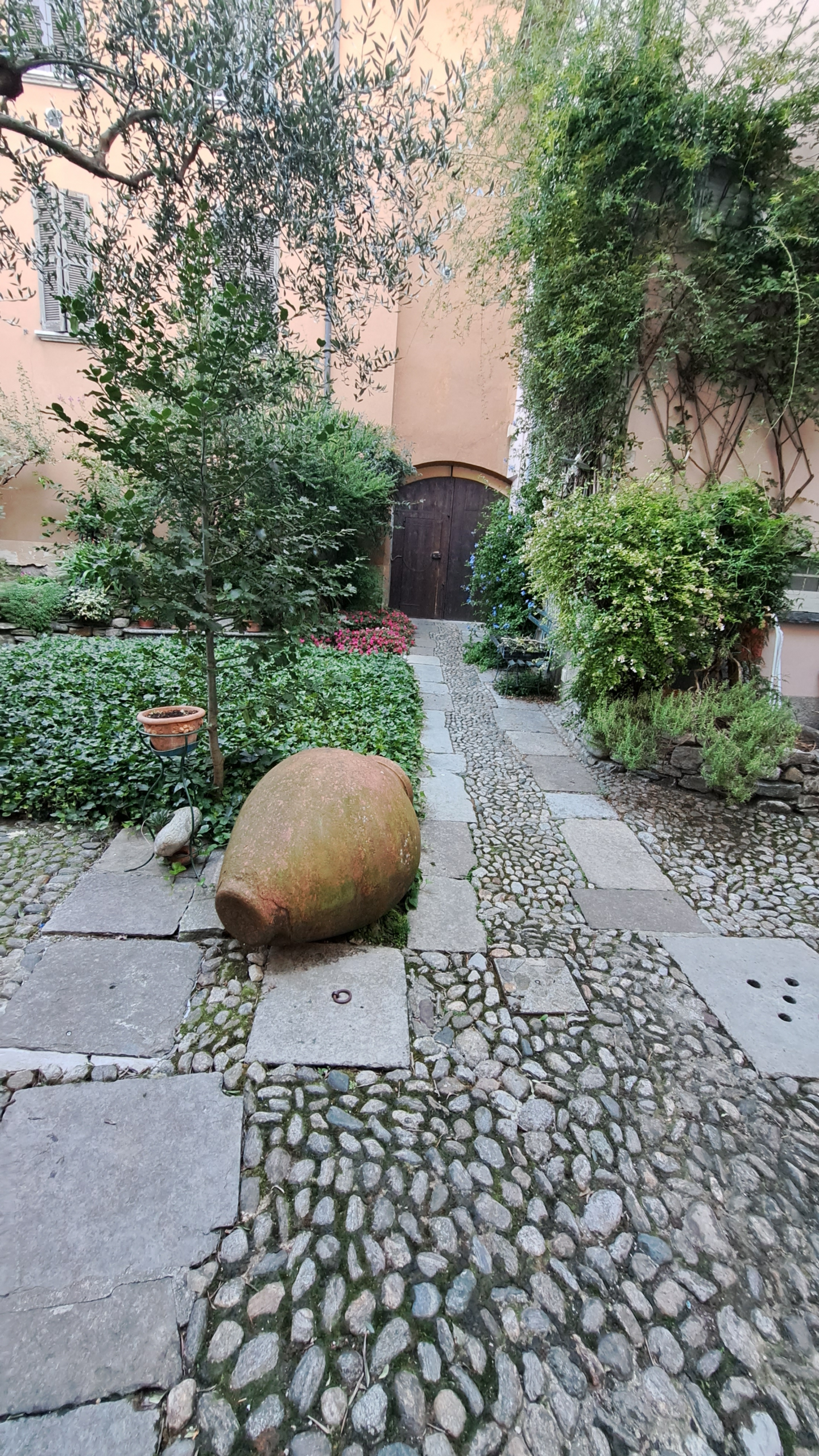 Stunning 2 Bed Apartment for Sale In Mandello del Lario Lake Como Lecco Italy