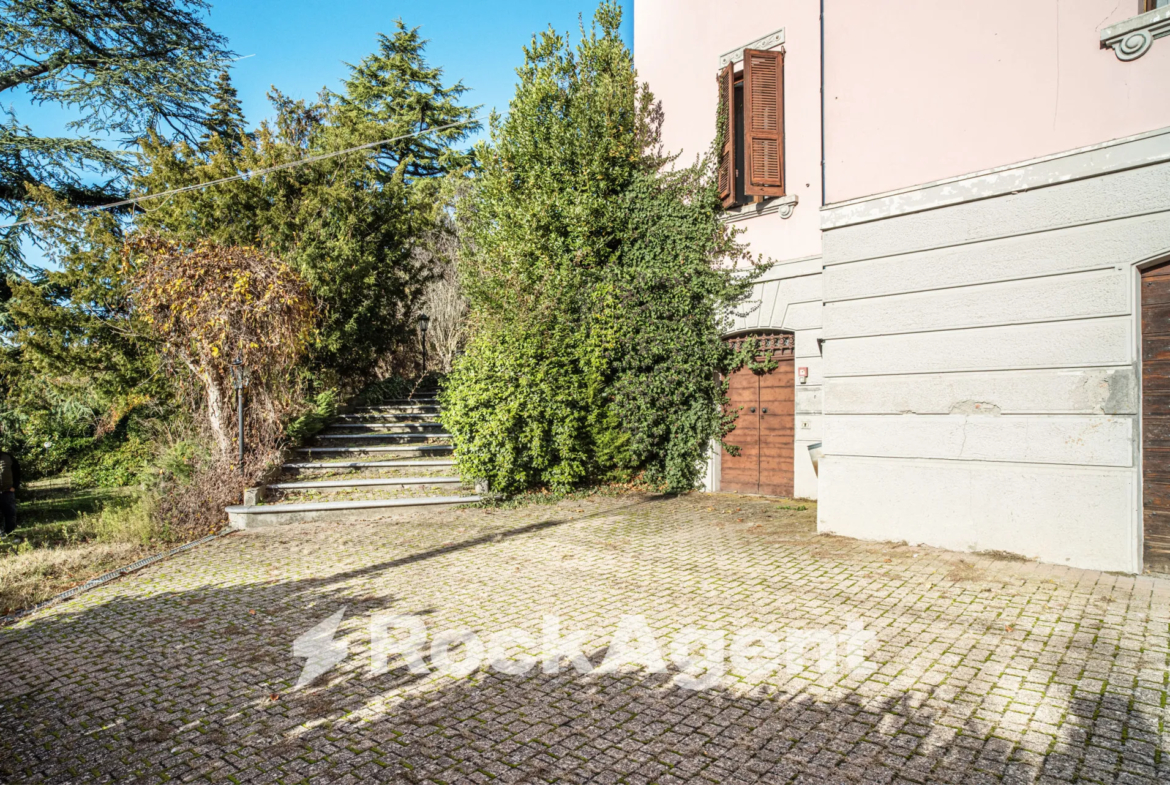 Luxury 6 Bed Villa for Sale In Varzi Italy