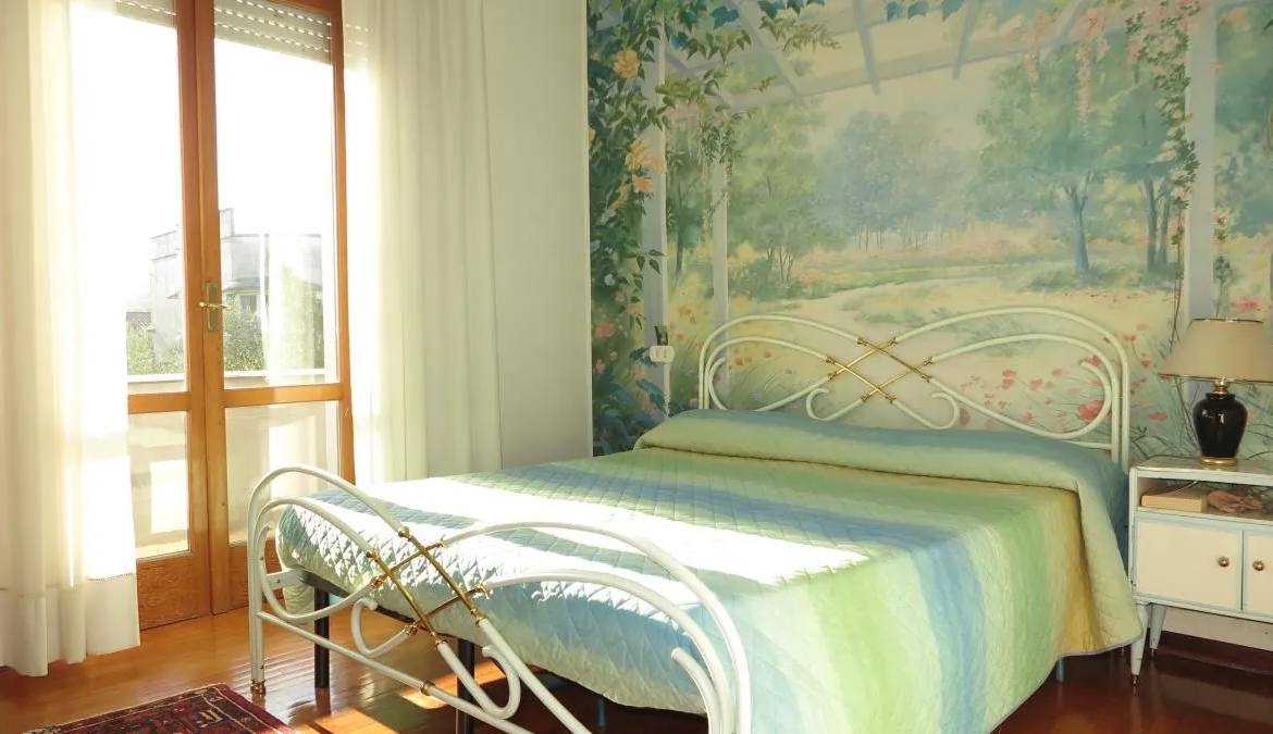 Stunning Villa Split into 2 Apartments For Sale in Monti di Licciana Nardi Tuscany Italy