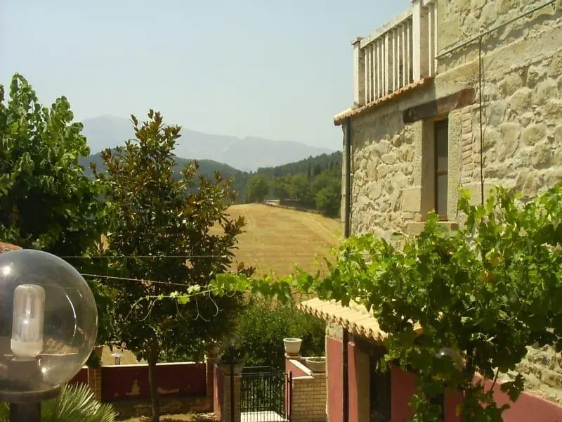 Excellent 5 Bed Country House For Sale In Roccafluvione Italy