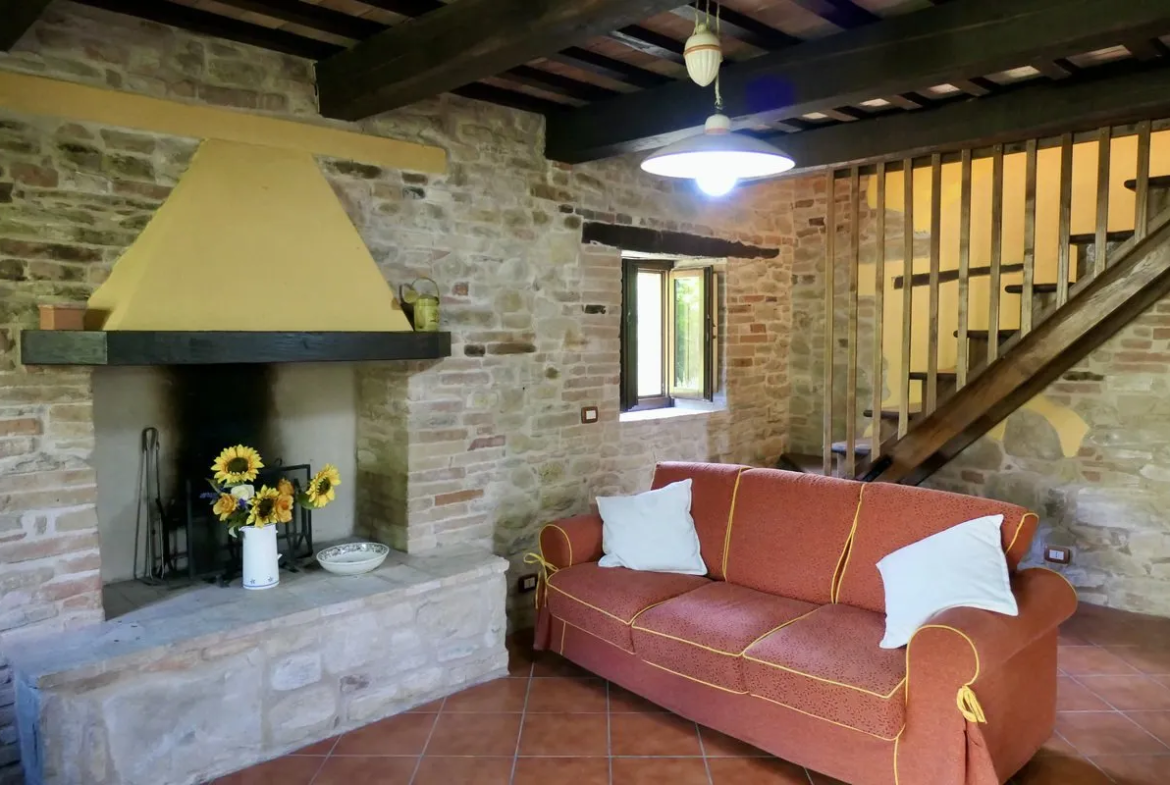 Excellent 6 Bed Stone Villa & Cottage for Sale In Amandola Italy