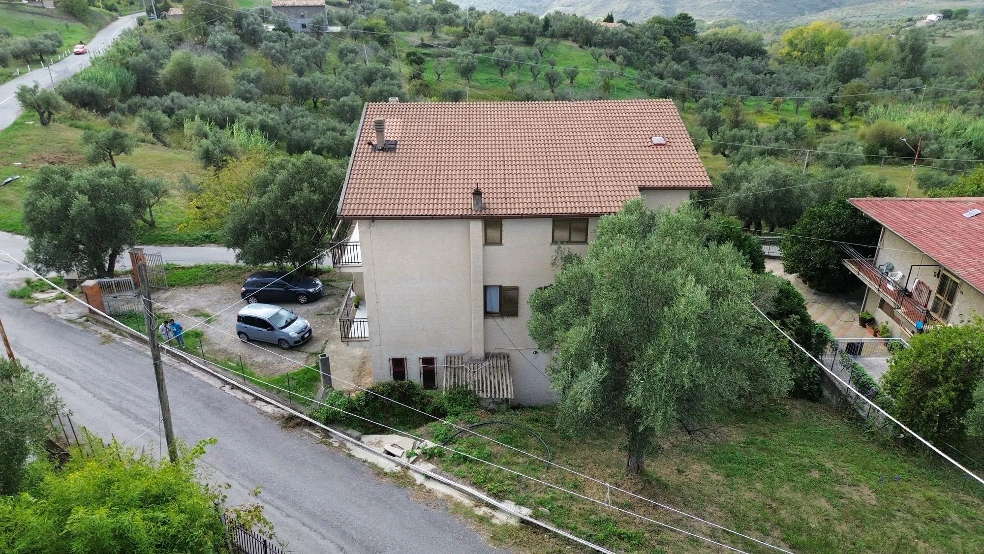 Commerical property with apartment for Sale In Cleto Calabria Italy