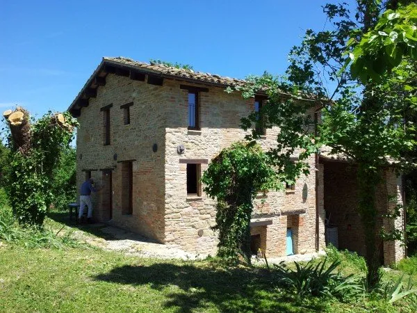 Excellent 6 Bed Stone Villa & Cottage for Sale In Amandola Italy