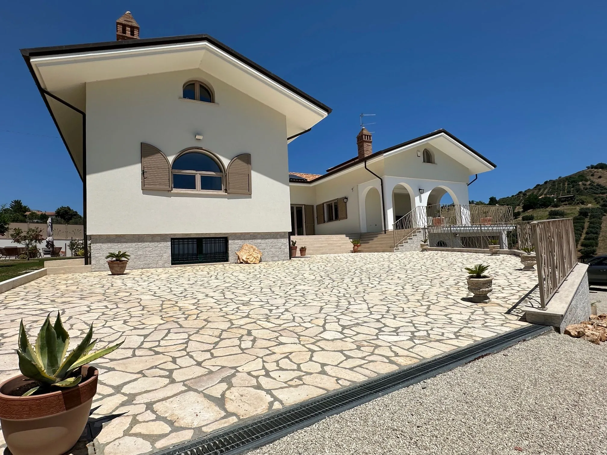 Luxury 5 Bed Villa for Sale In Tortoreto Italy