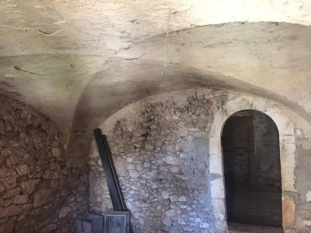 3 Bed Terraced house For Renovation For Sale In Vallespecara Italy
