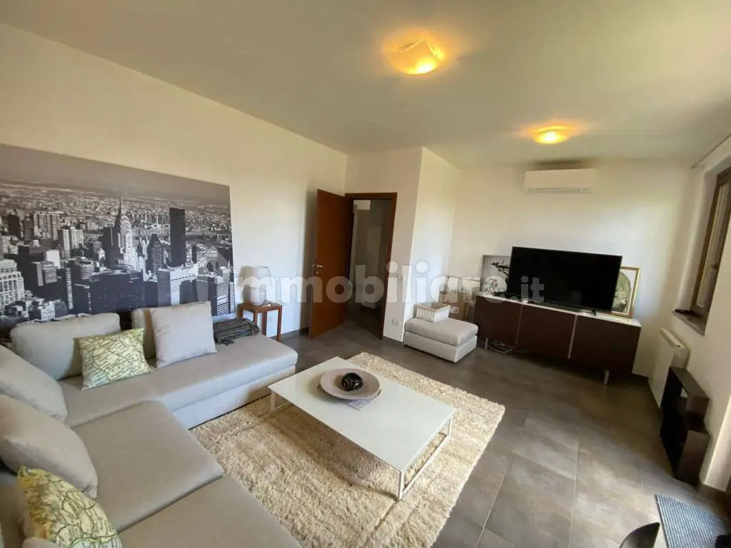 Luxury 6 Bed Villa For Sale in San Lorenzo Nuovo Italy