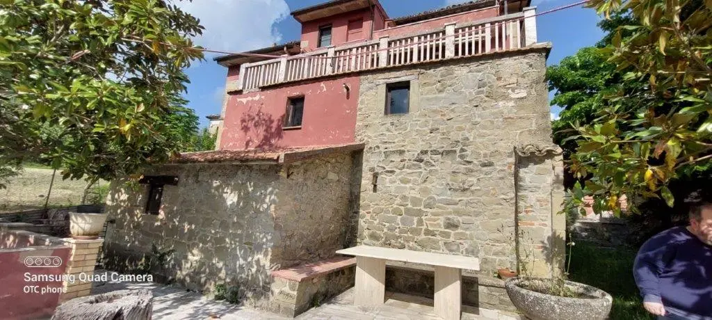 Excellent 5 Bed Country House For Sale In Roccafluvione Italy