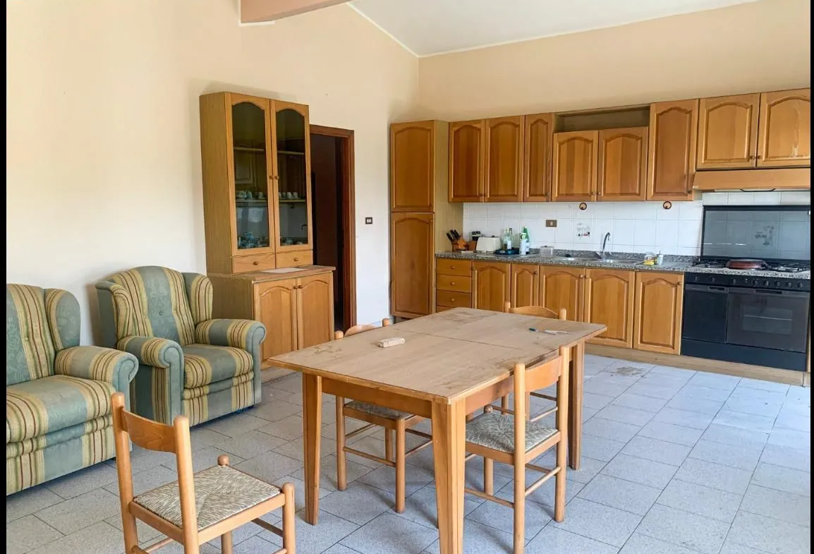 Commerical property with apartment for Sale In Cleto Calabria Italy