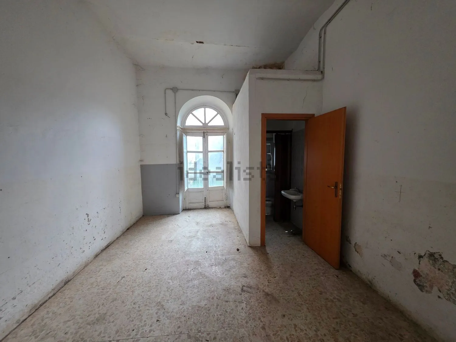 Estate of 5 Separate Properties for Sale In Bojano Molise Italy