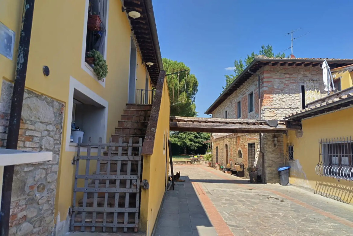 Luxury Estate & Canine Business for Sale In Terranuova Bracciolini Tuscany Italy