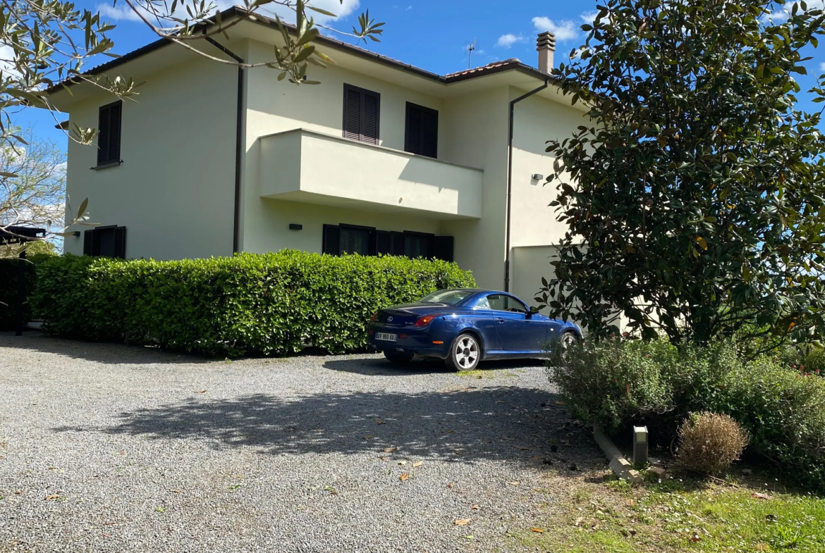 Luxury 6 Bed Villa For Sale in San Lorenzo Nuovo Italy
