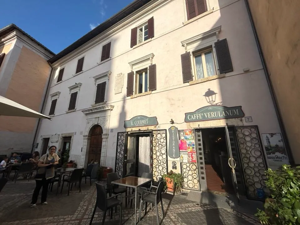 House Containing 2 Apartments for sale in Veroli Lazio Italy