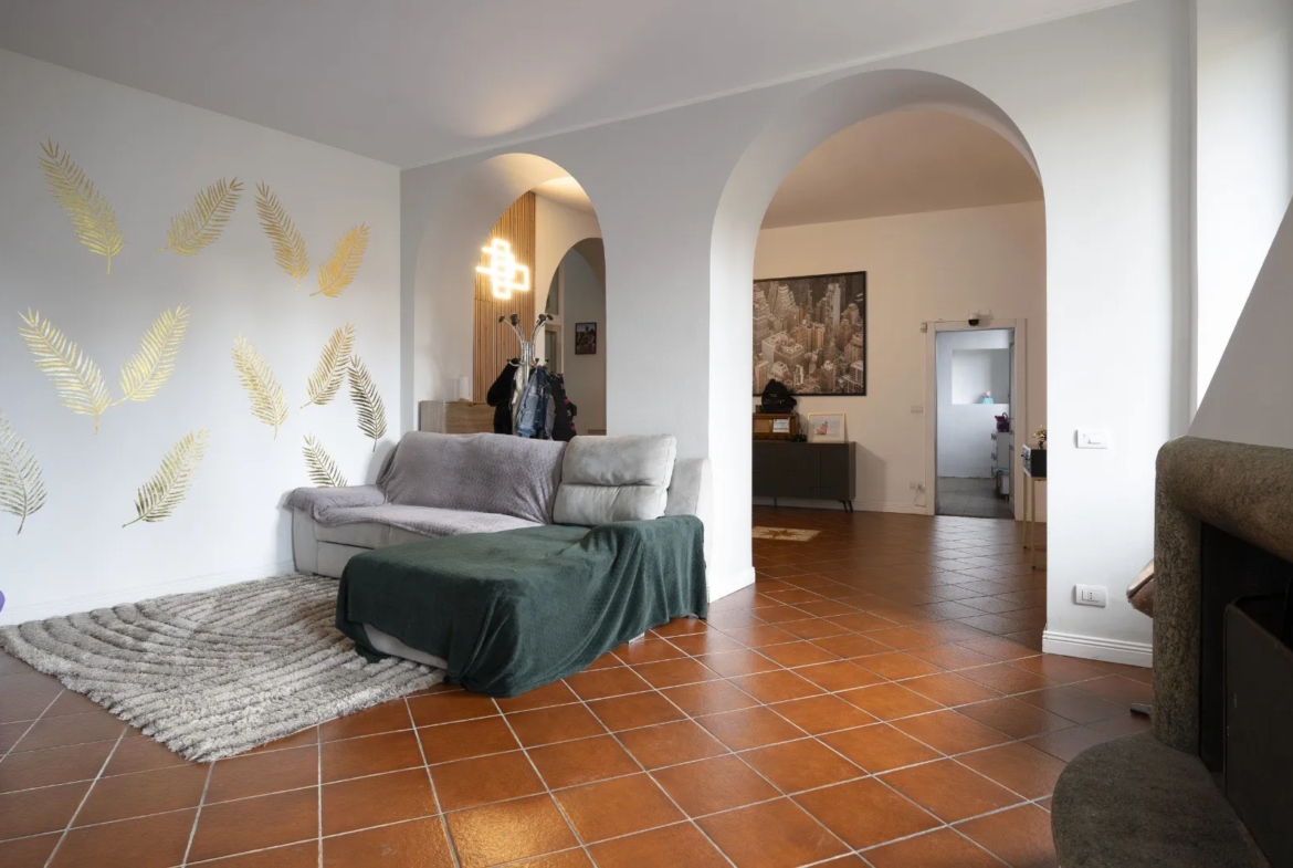 Excellent 4 Bed House for Sale In Fino Mornasco Lake Como Italy