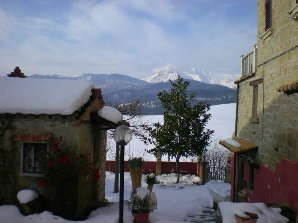 Excellent 5 Bed Country House For Sale In Roccafluvione Italy