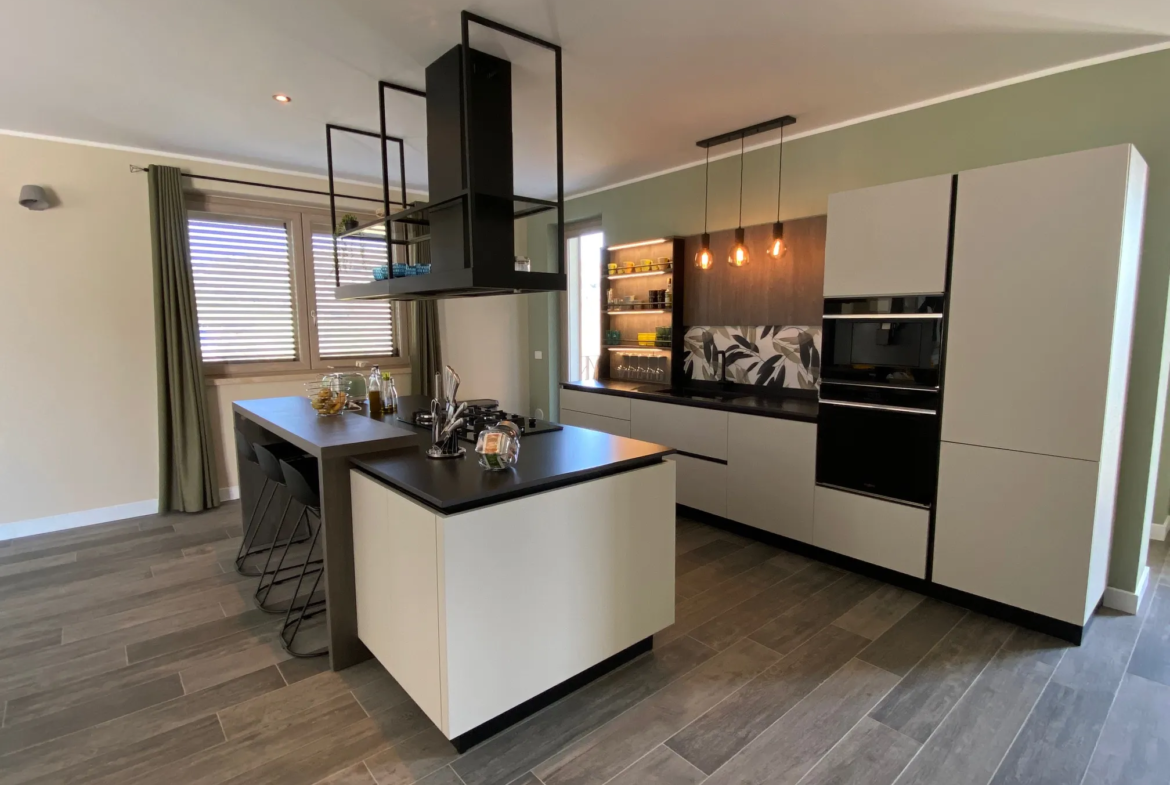 Luxury 5 Bed Villa for Sale In Tortoreto Italy