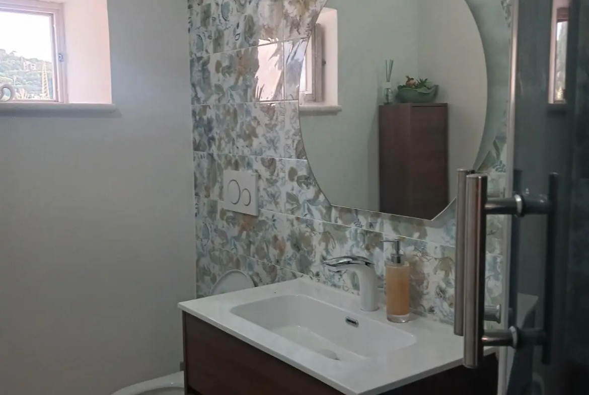 Excellent 2 Bed Apartment for Sale In Meta Campania Italy