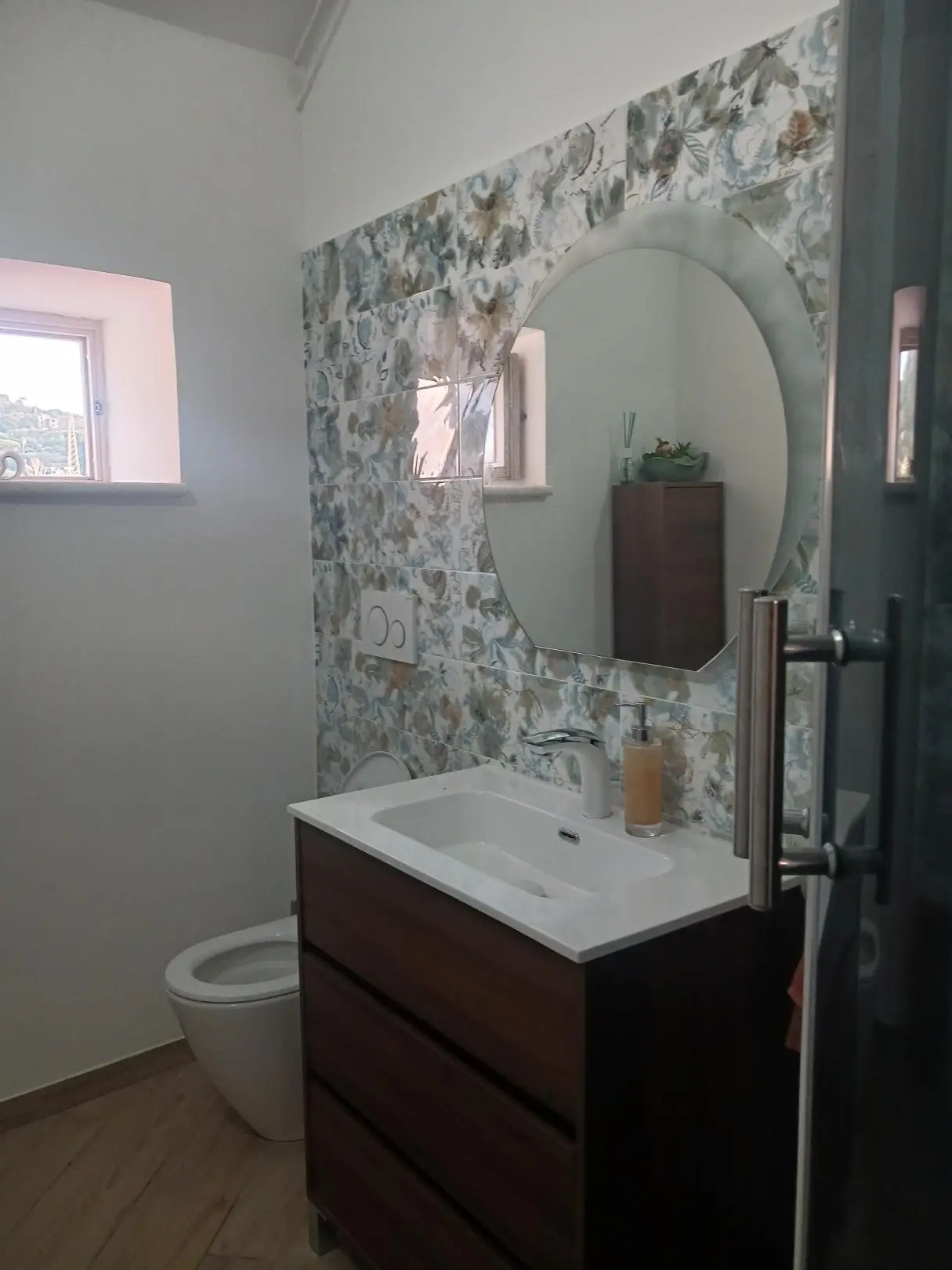 Excellent 2 Bed Apartment for Sale In Meta Campania Italy