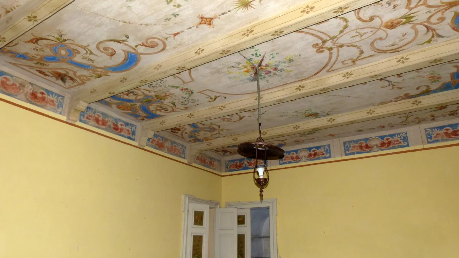 Excellent 12 Bed Villa For Sale in Rivalba Turin Italy