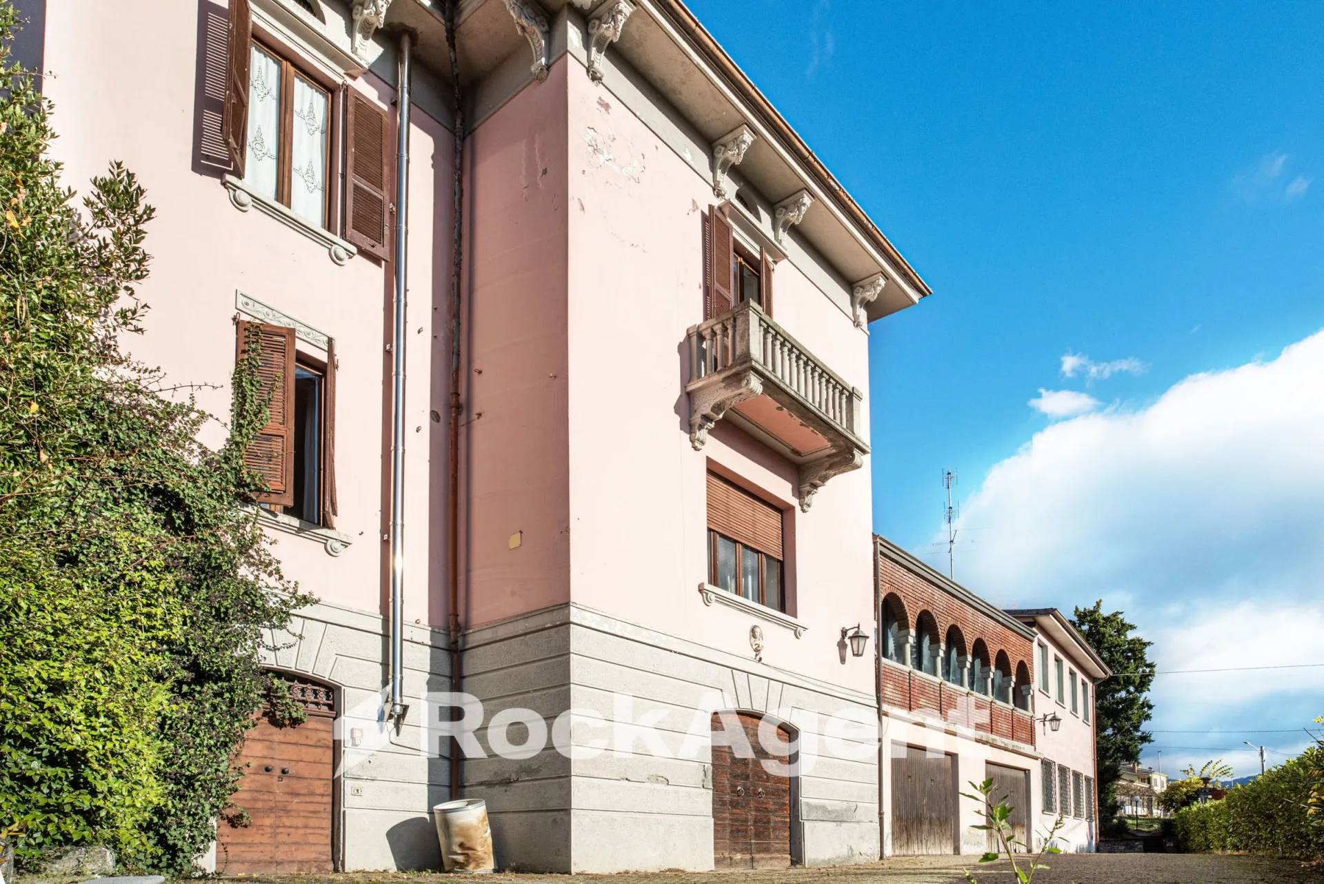 Luxury 6 Bed Villa for Sale In Varzi Italy