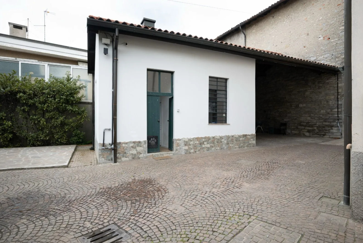 Excellent 4 Bed House for Sale In Fino Mornasco Lake Como Italy