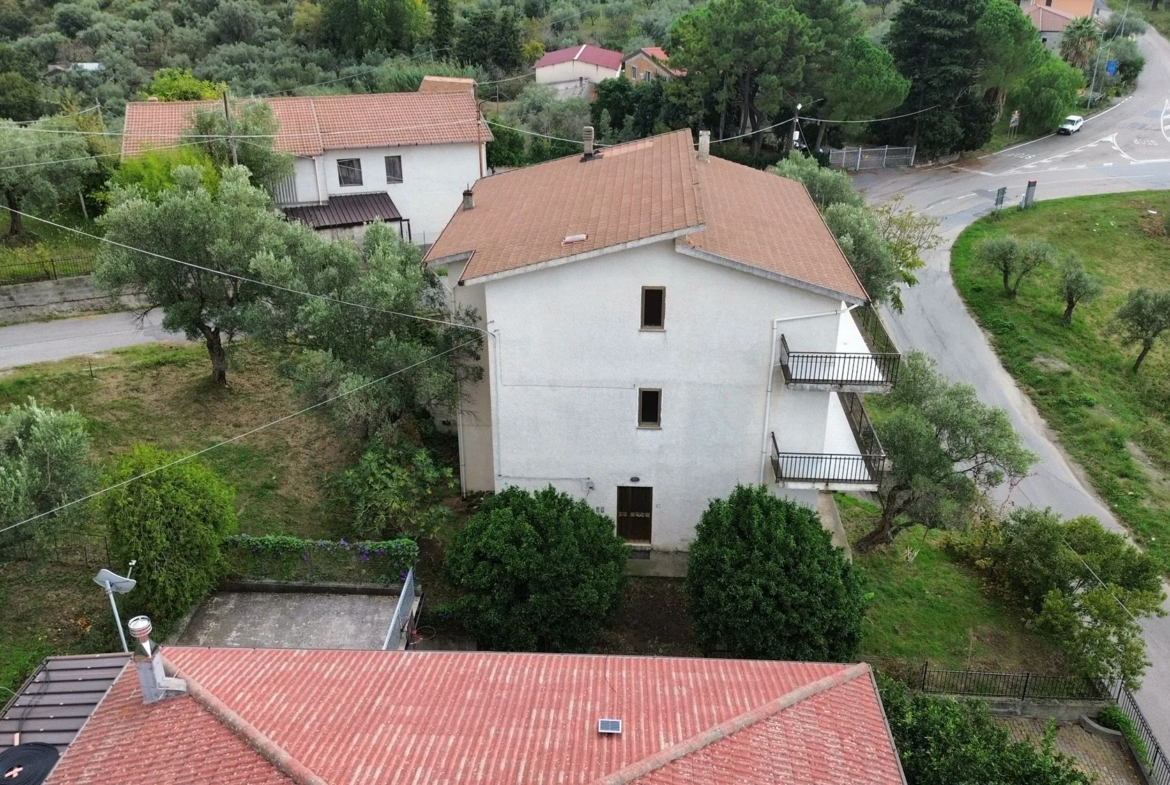 Commerical property with apartment for Sale In Cleto Calabria Italy
