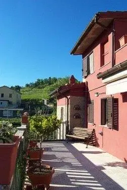 Excellent 5 Bed Country House For Sale In Roccafluvione Italy