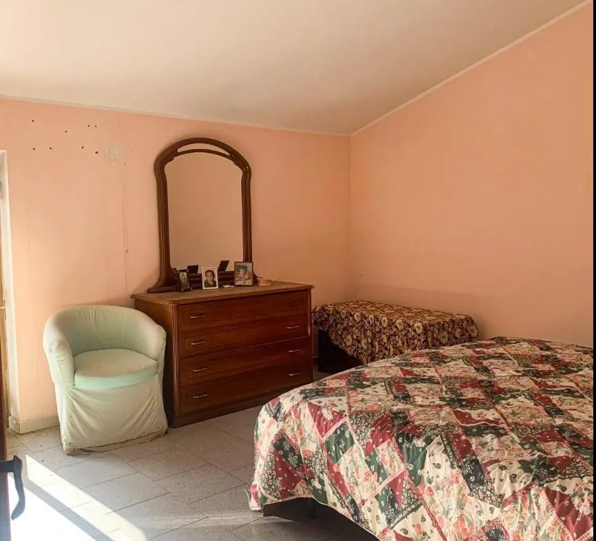 Commerical property with apartment for Sale In Cleto Calabria Italy