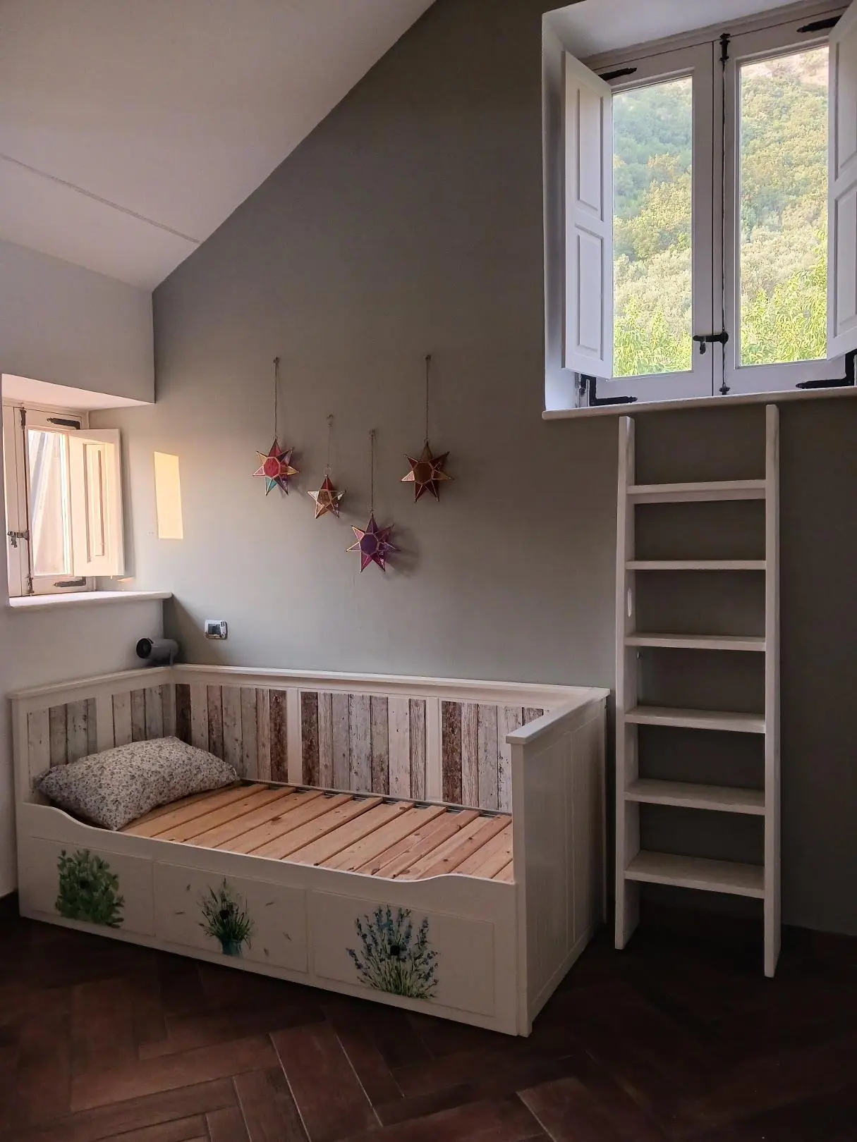 Excellent 2 Bed Apartment for Sale In Meta Campania Italy
