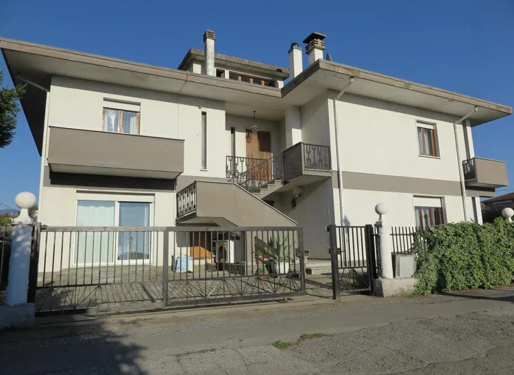 Stunning Villa Split into 2 Apartments For Sale in Monti di Licciana Nardi Tuscany Italy