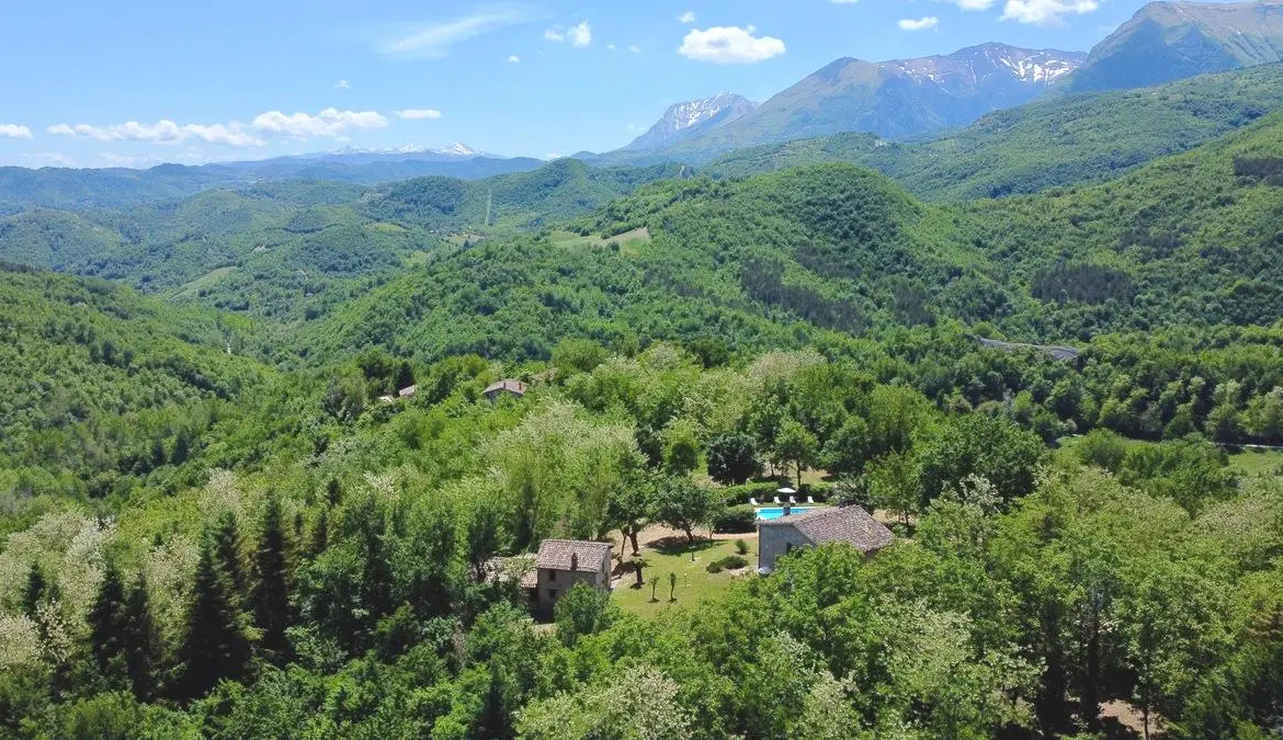 Excellent 6 Bed Stone Villa & Cottage for Sale In Amandola Italy