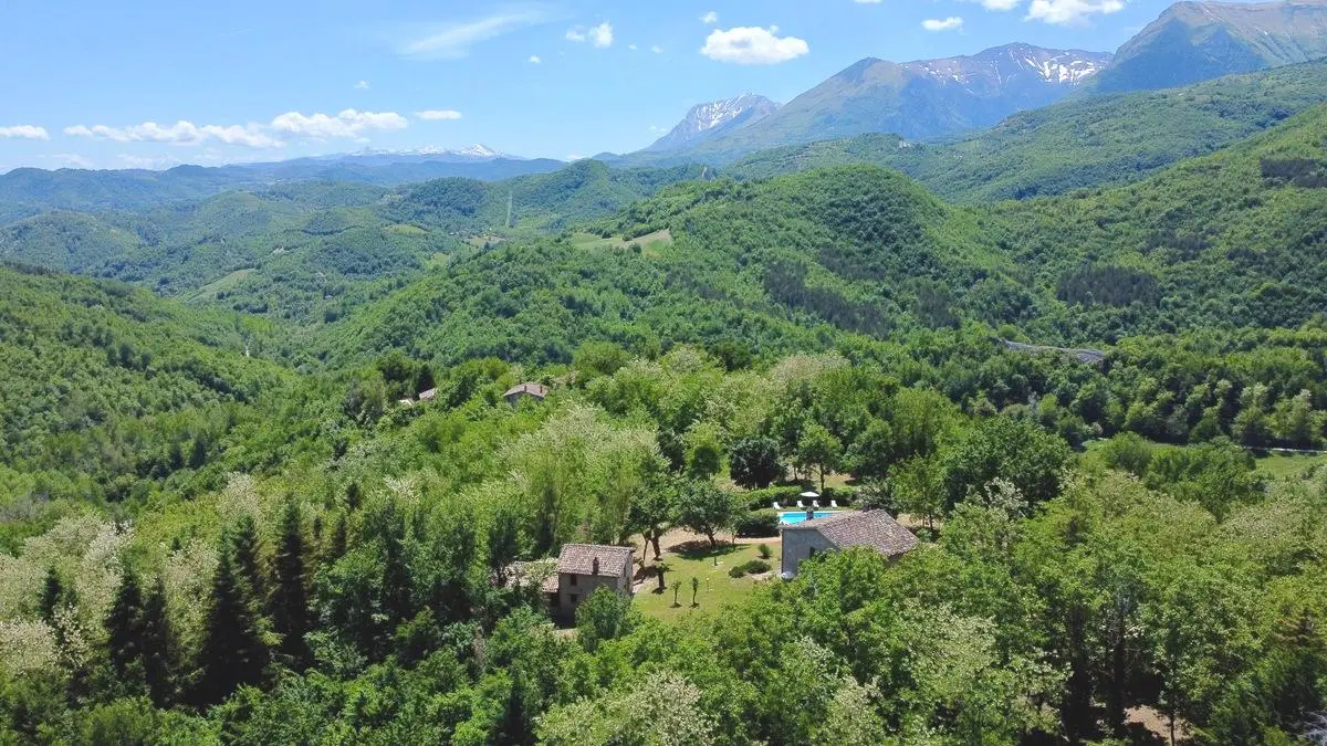 Excellent 6 Bed Stone Villa & Cottage for Sale In Amandola Italy