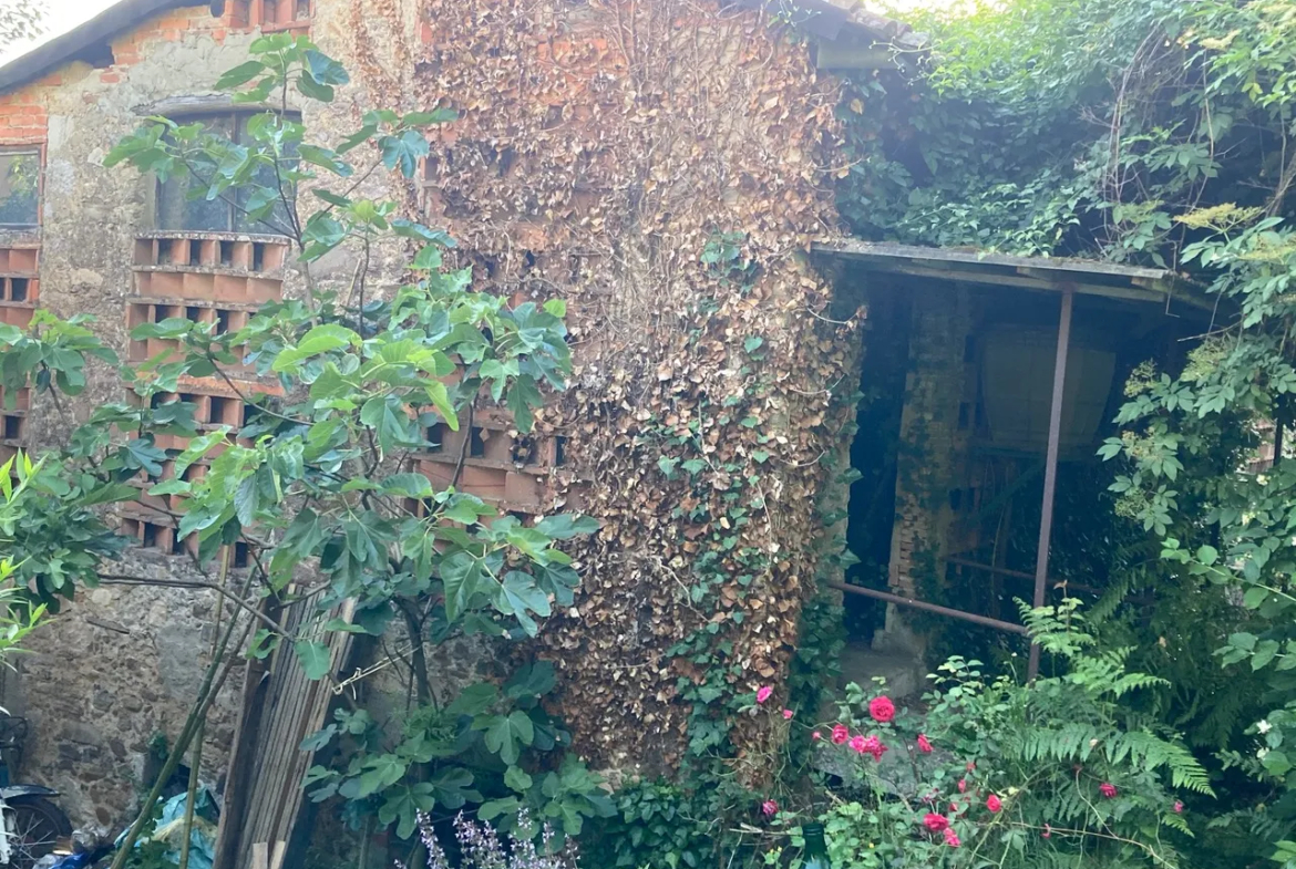 4 Bed House For Renovation for Sale In Capannori Lucca Italy