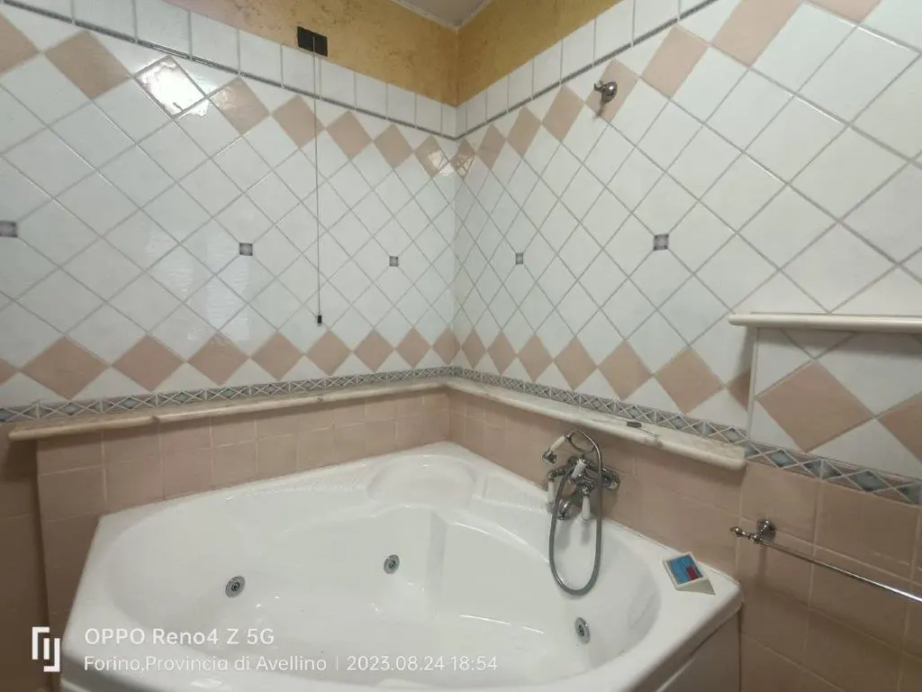 Excellent 8 Bed House For Sale in Forino Campania Italy.