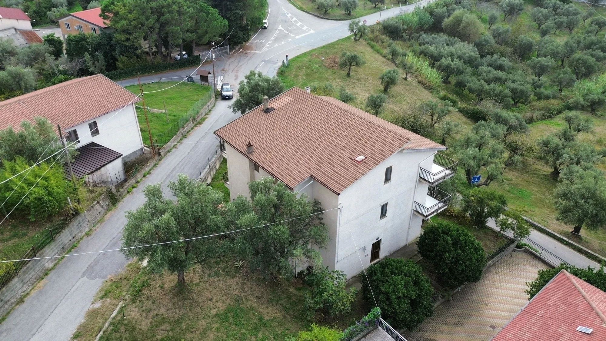 Commerical property with apartment for Sale In Cleto Calabria Italy