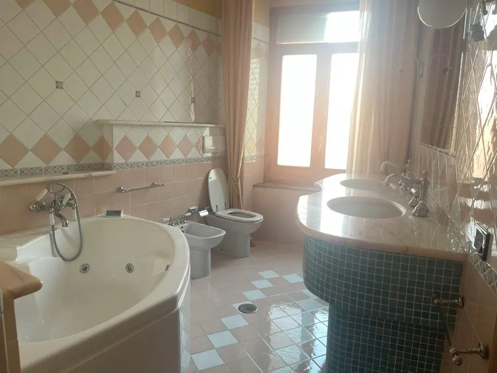 Excellent 8 Bed House For Sale in Forino Campania Italy.