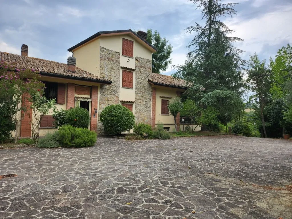 Luxury 5 Bed Country Villa for Sale In Salsomaggiore Parma Italy