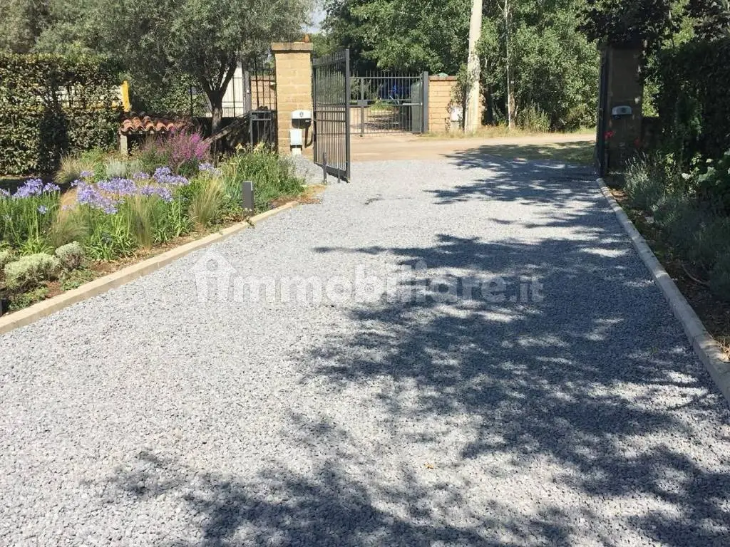 Luxury 6 Bed Villa For Sale in San Lorenzo Nuovo Italy