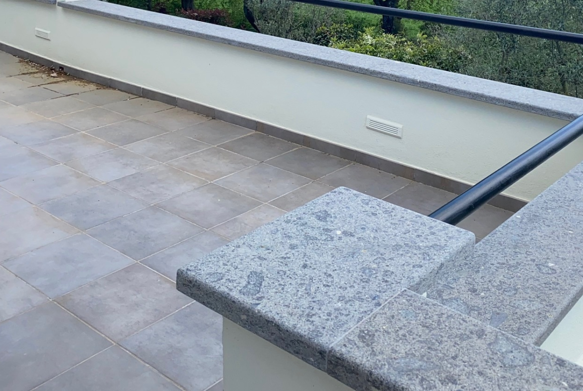 Luxury 6 Bed Villa For Sale in San Lorenzo Nuovo Italy